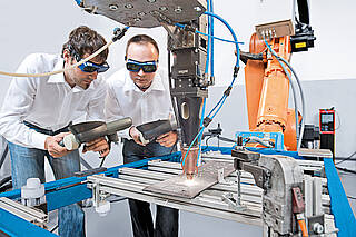 Robot welding for one-off and series production