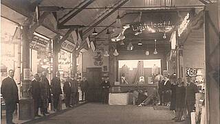 First new building in the 1930s Showroom for lights and electrical appliances