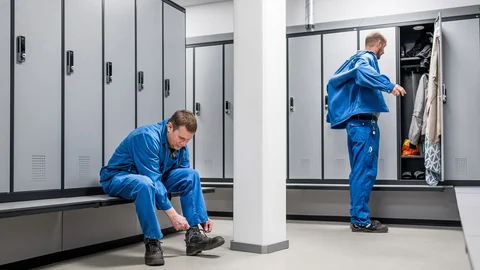 110 neue Garderobenschränke 110 neue Garderobenschränke im Sozialraum