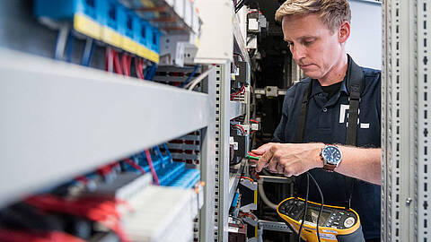 Switchgear Switchgear inspection and inspection service