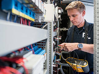 Switchgear inspection and inspection service