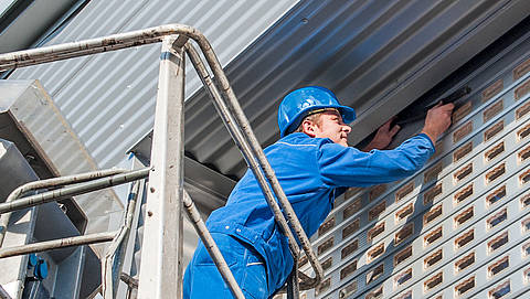 Service for industrial doors and gate systems