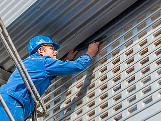 Service for industrial doors and gate systems