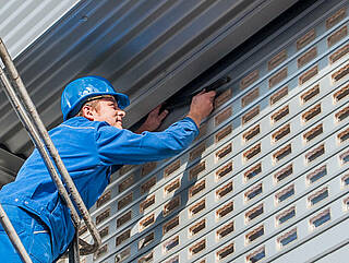 Service for industrial doors and gate systems