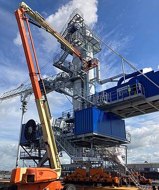 Schiffsentlader im Hafen von Bremen