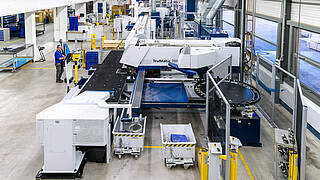 Lasermaschine in der Produktion von RZB