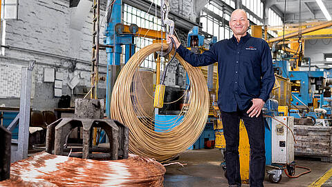 Der Instandhaltungsleiter Lebronze alloys in der Produktionshalle