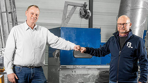 Referenzprojekt für Diedrich Hesse GmbH & Co.KG Michael Barkowski von Hesse mit einem Mitarbeiter der Ankerwickelei von Blumenbecker.