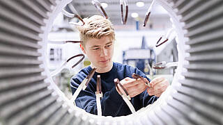 Ausbildung als Elektroniker für Maschinen und Antriebstechnik bei Blumenbecker 