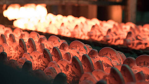 Automation of a quality testing machine for crankshafts Automation of a quality testing machine for crankshafts