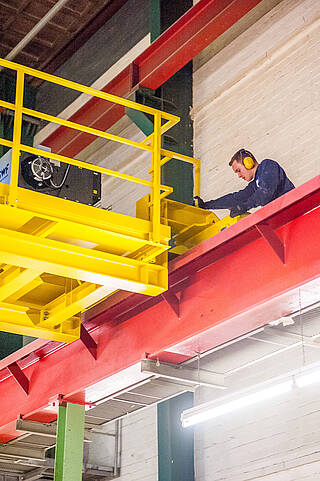 Crane service at Mitsubishi HiTec Paper Europe