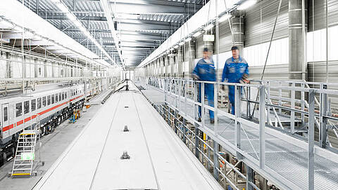 Dacharbeitsbühne Dacharbeitsbühne für ICE-Werkstatt