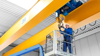 Crane services: for example maintenance of a drive unit in a crane system about 25 tonnes