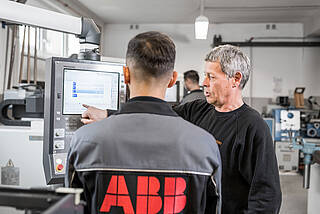 Training an den Werkzeugmaschinen im Kolping Bildungszentrum