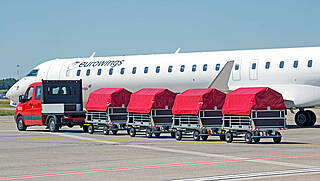 Gepäckanhänger und Frachtanhänger für den Flughafen