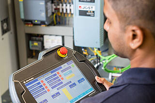 Programmierer von Blumenbecker vor Ort