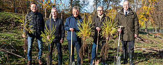 Die Geschäftsführung von Blumenbecker zusammen mit dem Vorstand des Wildparks Völlinghausen.