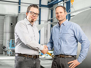 Handshake between Blumenbecker and our customer