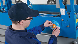 Service for aerial work platforms Service for aerial work platforms - testing, repairs and maintenance