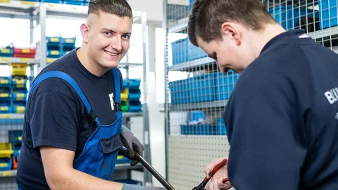 Aubsildung als Mechatroniker Ausbildung als Mechatroniker bei Blumenbecker