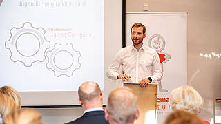 Project manger Andreas Hofer from the Strahlemann Foundation