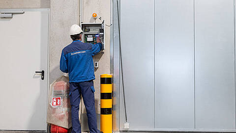 Testing and maintenance of a fire protection door