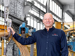 Instandhaltungsleiter Kai-Uwe Buyna steht in der Produktionshalle von Lebronze Alloys