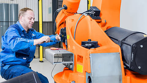 Service for industrial robots - KUKA and ABB