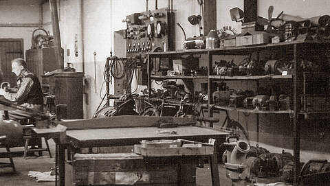 Erste Werkstatt von Theodor Blumenbecker Theodor Blumenbecker im Jahr 1922